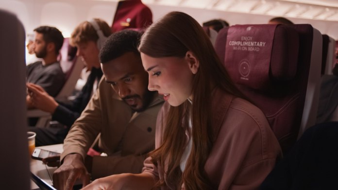 Qatar Airways Soars with Starlink: In-Flight Connectivity Enhanced to 500 Mbps per Aircraft