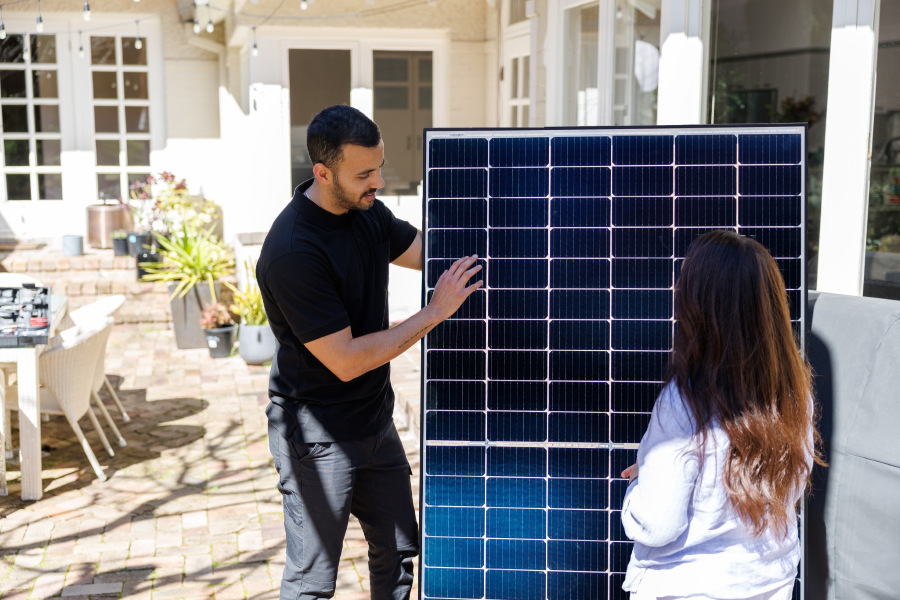 ALDI offers affordable solar and battery options, improving access to renewable energy in Australia.