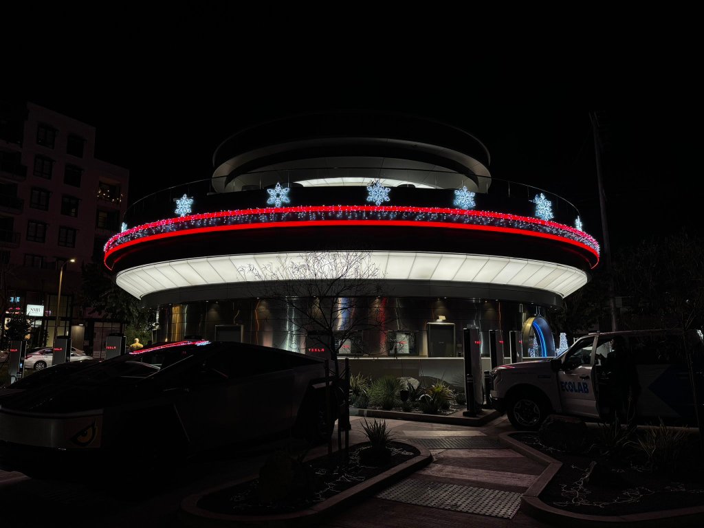 Tesla FSD v14 Encounters Its Most Significant Test to Date: A Cross-Country Journey Without Human Assistance