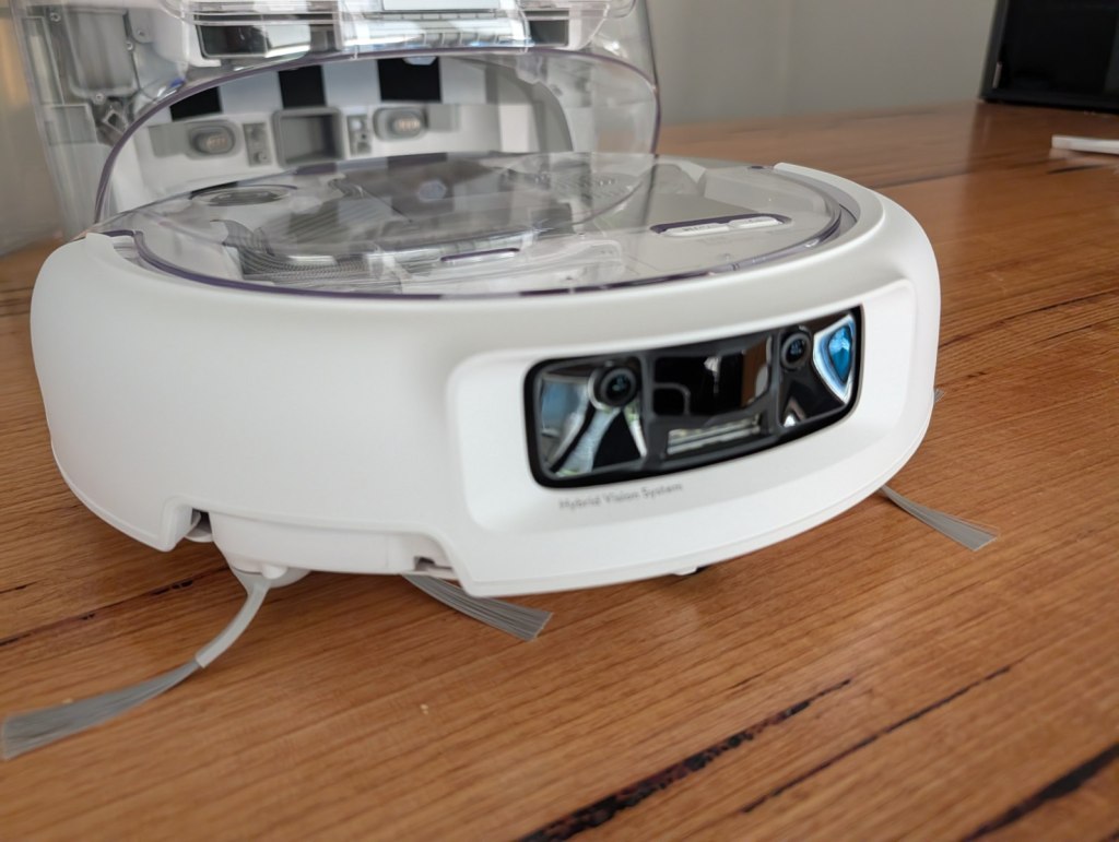 Review: DJI Romo P - An Innovative Floor Drone Featuring a Clear Aesthetic and Cable Detection