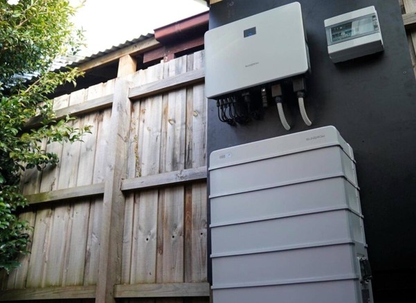 Melbourne Residences and Enterprises Empowered: Teaslec's Innovations in Solar, Battery, and EV Charging
